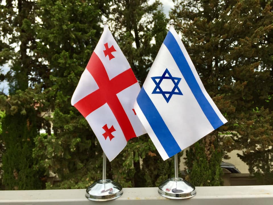 דגל גאורגיה ודגל ישראל - בטומי פור יו